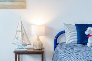 4 habitaciones, escritorio, tabla de planchar con plancha y wifi 