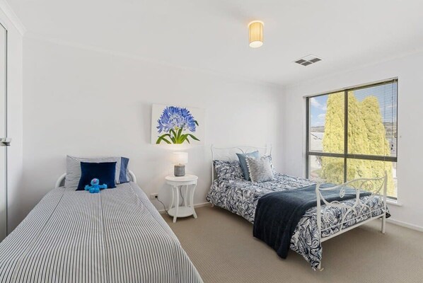 4 bedrooms, desk, iron/ironing board, WiFi