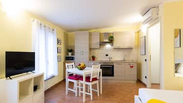 Panoramic Studio | Living area | 32-inch Smart TV with digital channels, TV