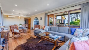 Smart TV, fireplace, DVD player, table football - Sieberi Escape @ Katoomba (Katoomba)