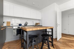 Private kitchen - Luxury London Flat (CROYDON)