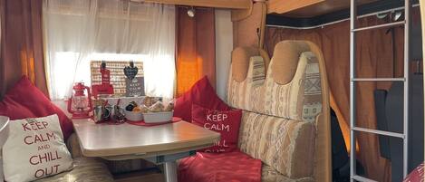 1 dormitori, Internet i roba de llit