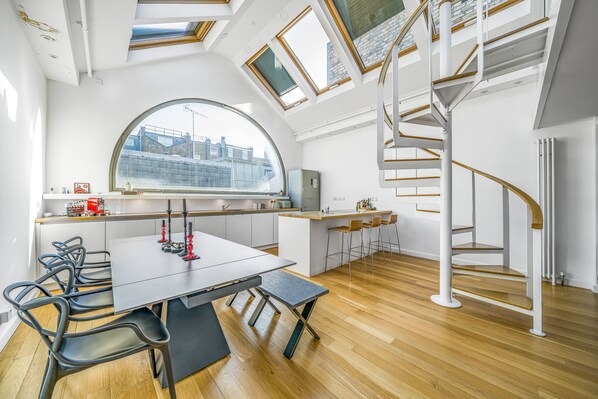 Dining - Unique Light-Filled Three-Bedroom Mews House (london)