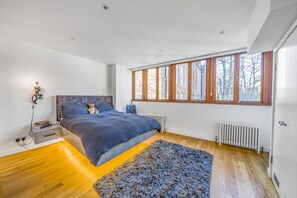 3 bedrooms, desk, iron/ironing board, WiFi