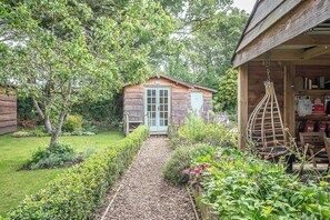 Exterior - Pebble Lodge, Toad Hall, Wangford (Beccles)