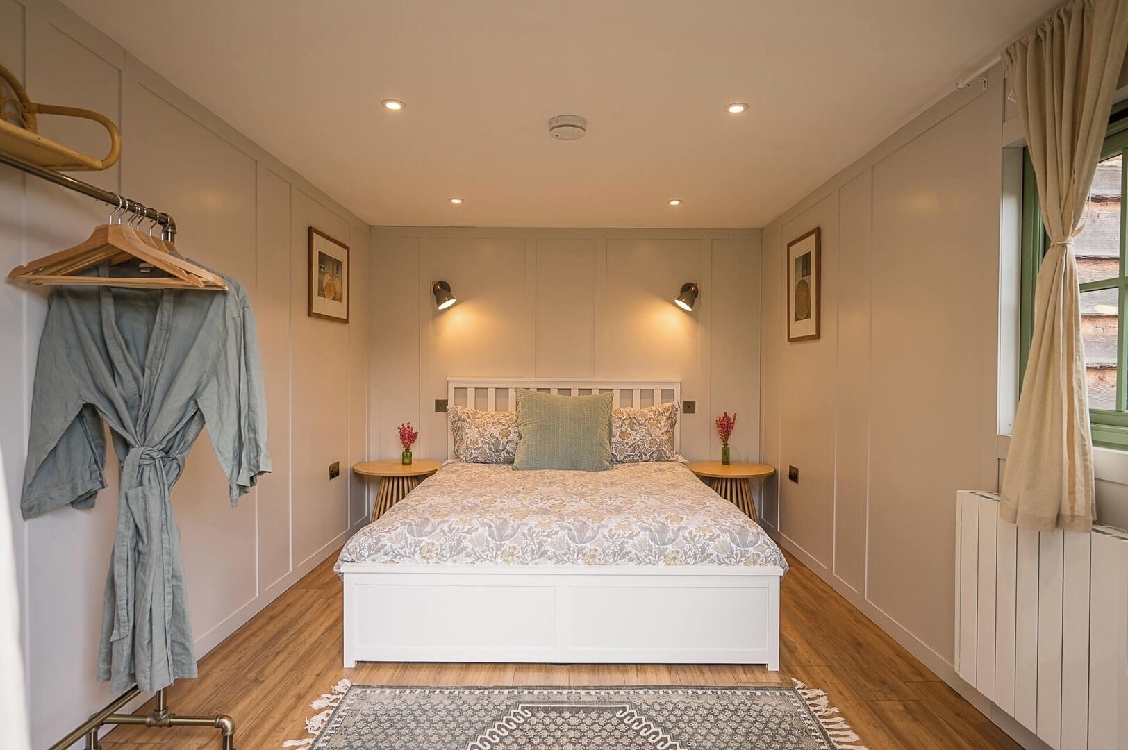 1 bedroom, bed sheets