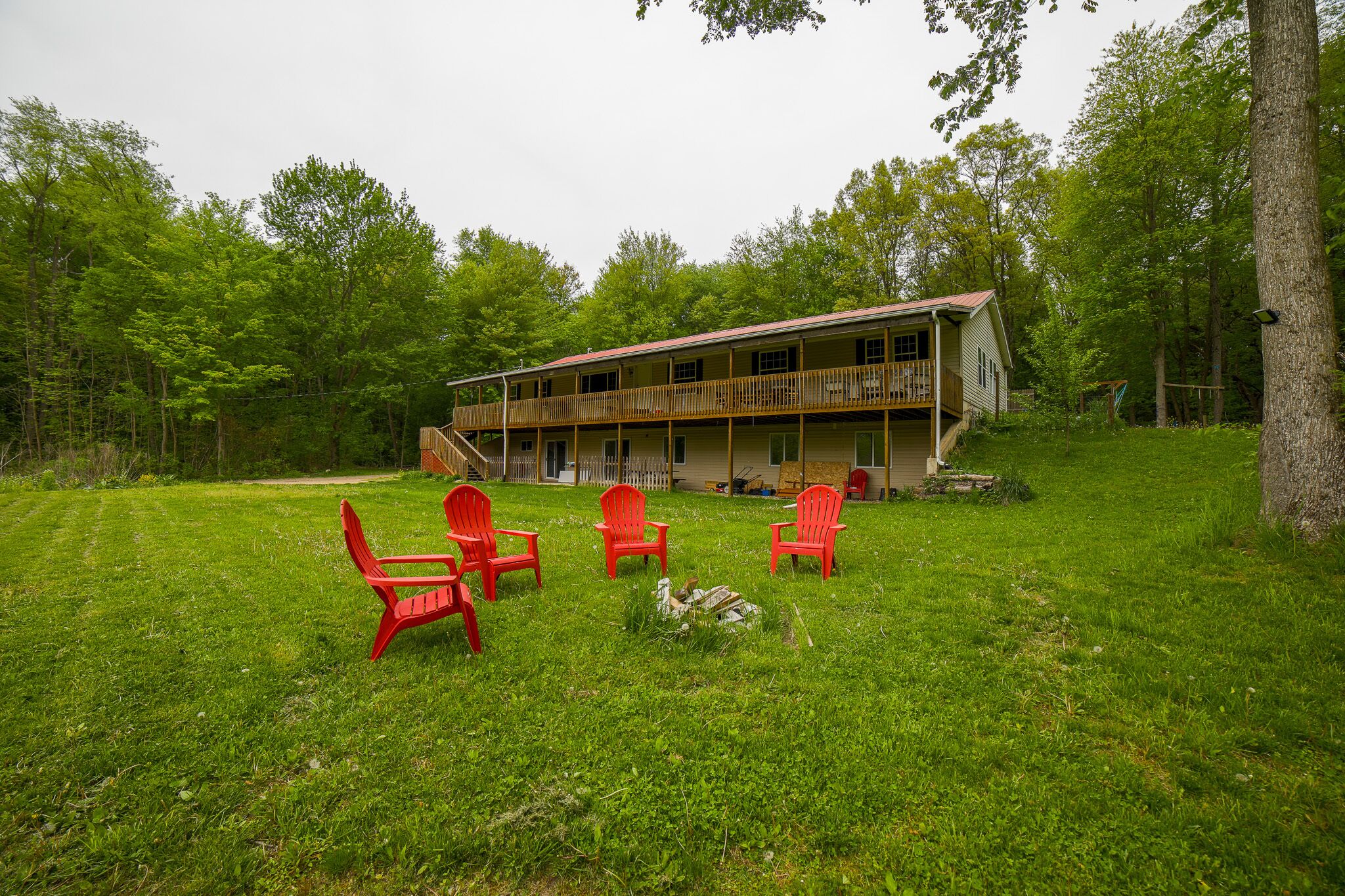 Large forest retreat, 2 minutes from public boat launch