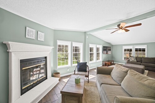 Forest Retreat - Sleeps 30 - 2 minutes from boat launch