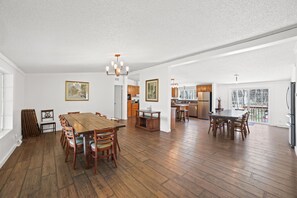 Dining - Forest Retreat - Sleeps 30 - 2 minutes from boat launch (Dowling)