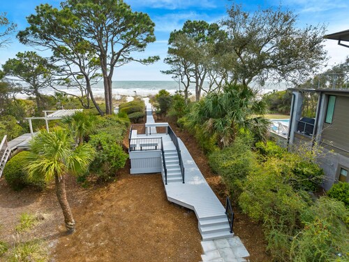 Oceanside Five Bedroom Sea Pines Home with a Private Pool & Beach Boardwalk!!
