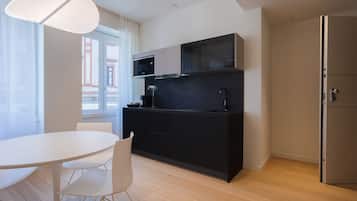 Espresso maker, coffee/tea maker, dining tables