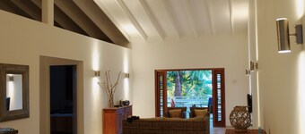 Luxury bungalow Bougainvillea on gated resort, minutes from the beach