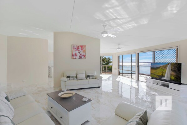 Smart-TV og DVD-spiller