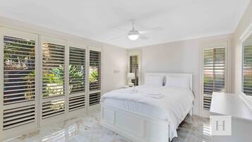 4 bedrooms, iron/ironing board, free WiFi, bed sheets