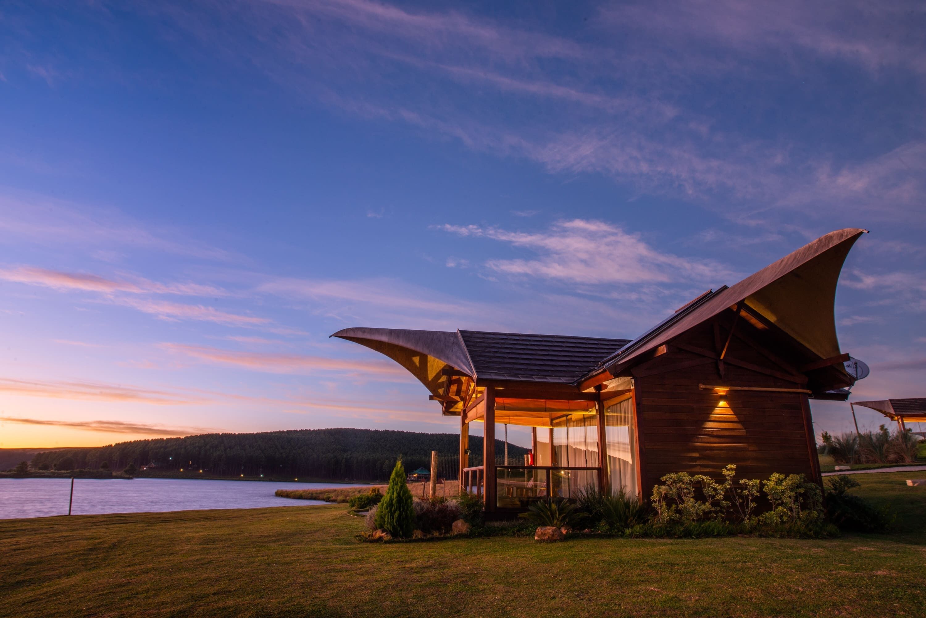 Bangalo Luxo | Premium bedding, minibar, in-room safe, blackout curtains