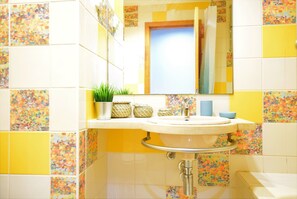 A bathroom with a sink, mirror, and tiled walls. - 2 Bedroom Condo in Albufeira (Albufeira)