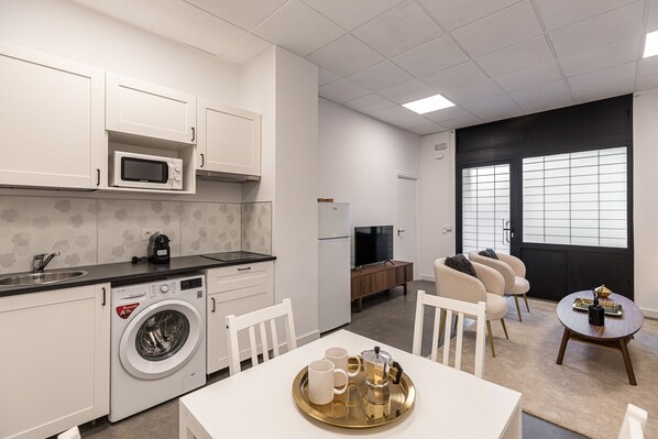 Fridge, microwave, stovetop, coffee/tea maker