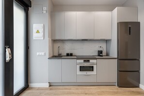 Kjøleskap, mikrobølgeovn, ovn og oppvaskmaskin