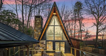 OHANA A-frame w/ Mountain View /Prime Location / Hot Tub / Mini-Golf