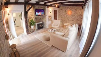 Smart-tv en een open haard