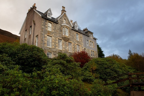 Large 11 bedroom, Scottish Highland Lodge Sleeping 18