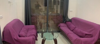 10 minutes from the beach and the city's corniche!