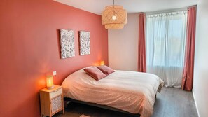 4 bedrooms, iron/ironing board, travel cot, free WiFi