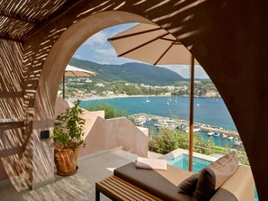Deluxe Double Room | Premium bedding, pillowtop beds, free minibar items, in-room safe - Isavoria Resort (Parga)