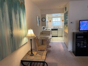 Interior - Jim Miller's Sky View - 520 (Lutz)