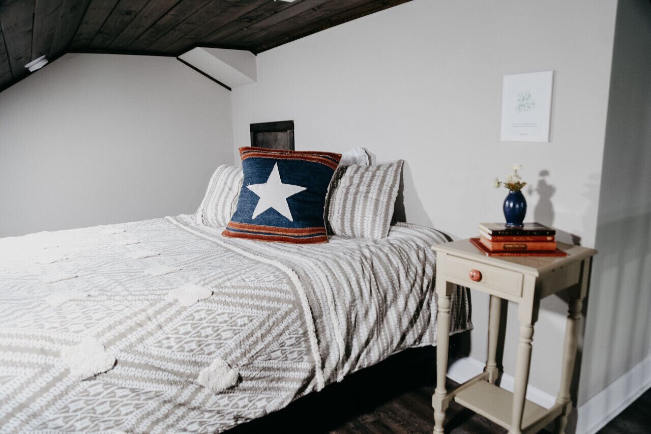 1 室のベッドルーム、デスク、アイロン / アイロン台、旅行用ベビーベッド