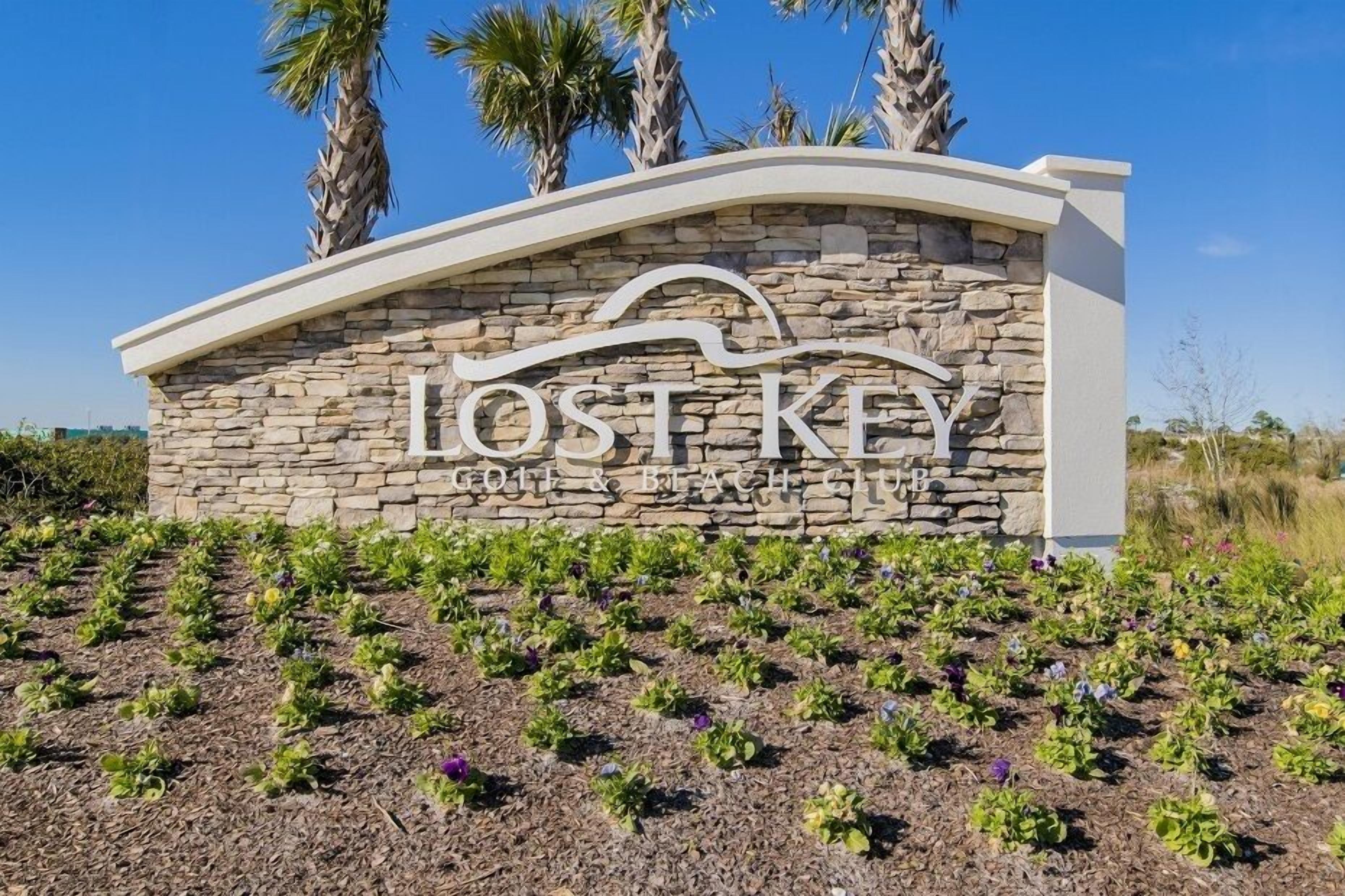 A sign with the text "LOST KEY" and "GOLF & BLACK & BIRDS" indicating a golf course and bird watching area.