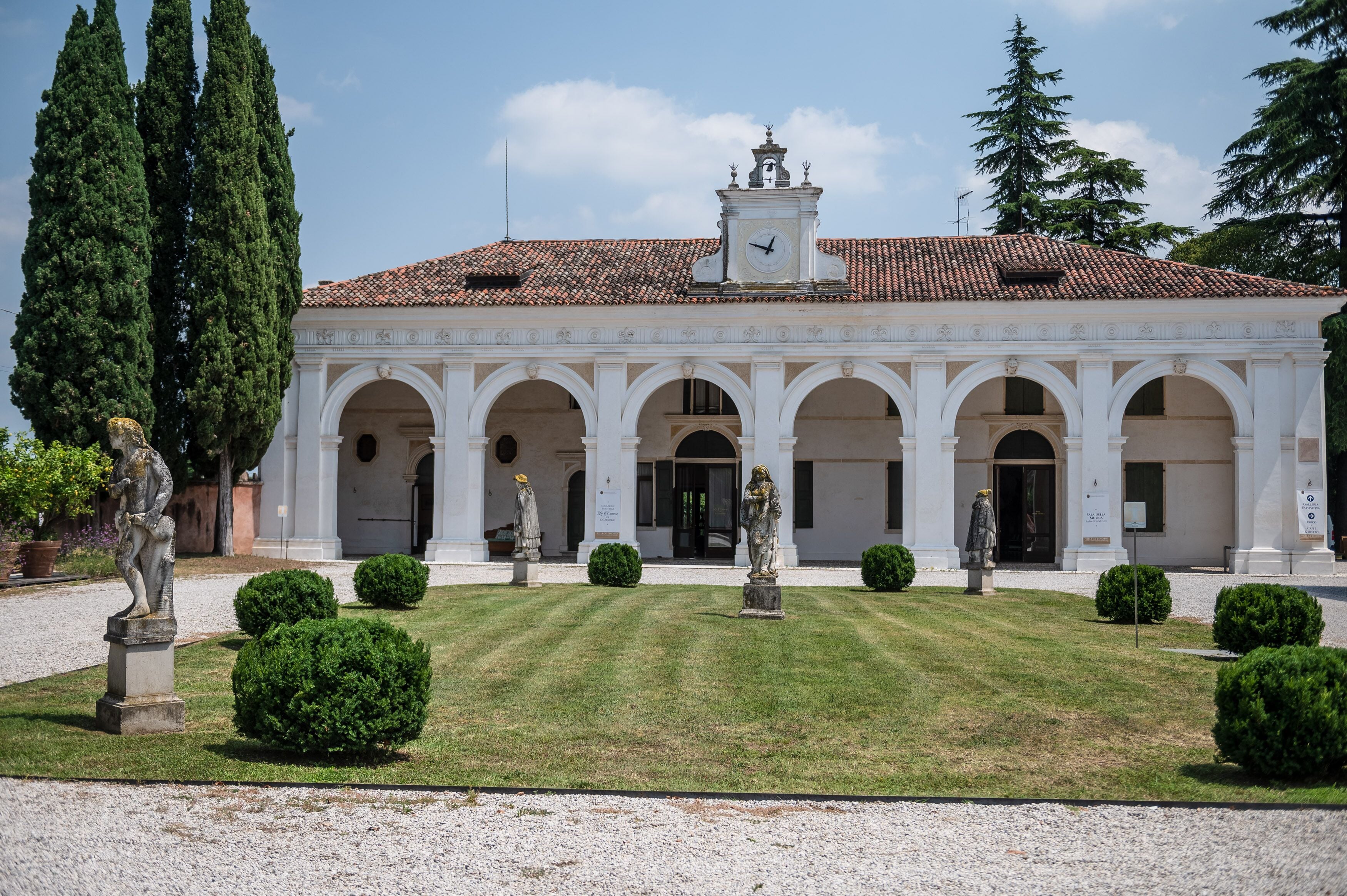 Facciata della struttura