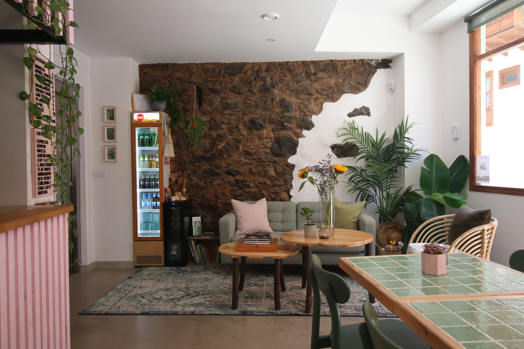 Lobby lounge