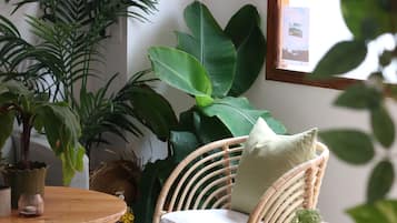 Coin salon dans le hall