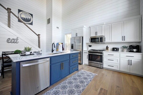 Fridge, microwave, oven, stovetop - A View to Remember Brand New Listing! (Broken Bow)