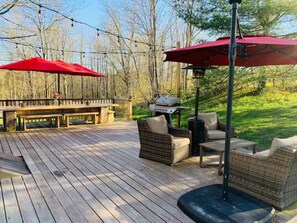 Outdoor dining - Windham Farmhouse Escape w/hot tub (Windham)