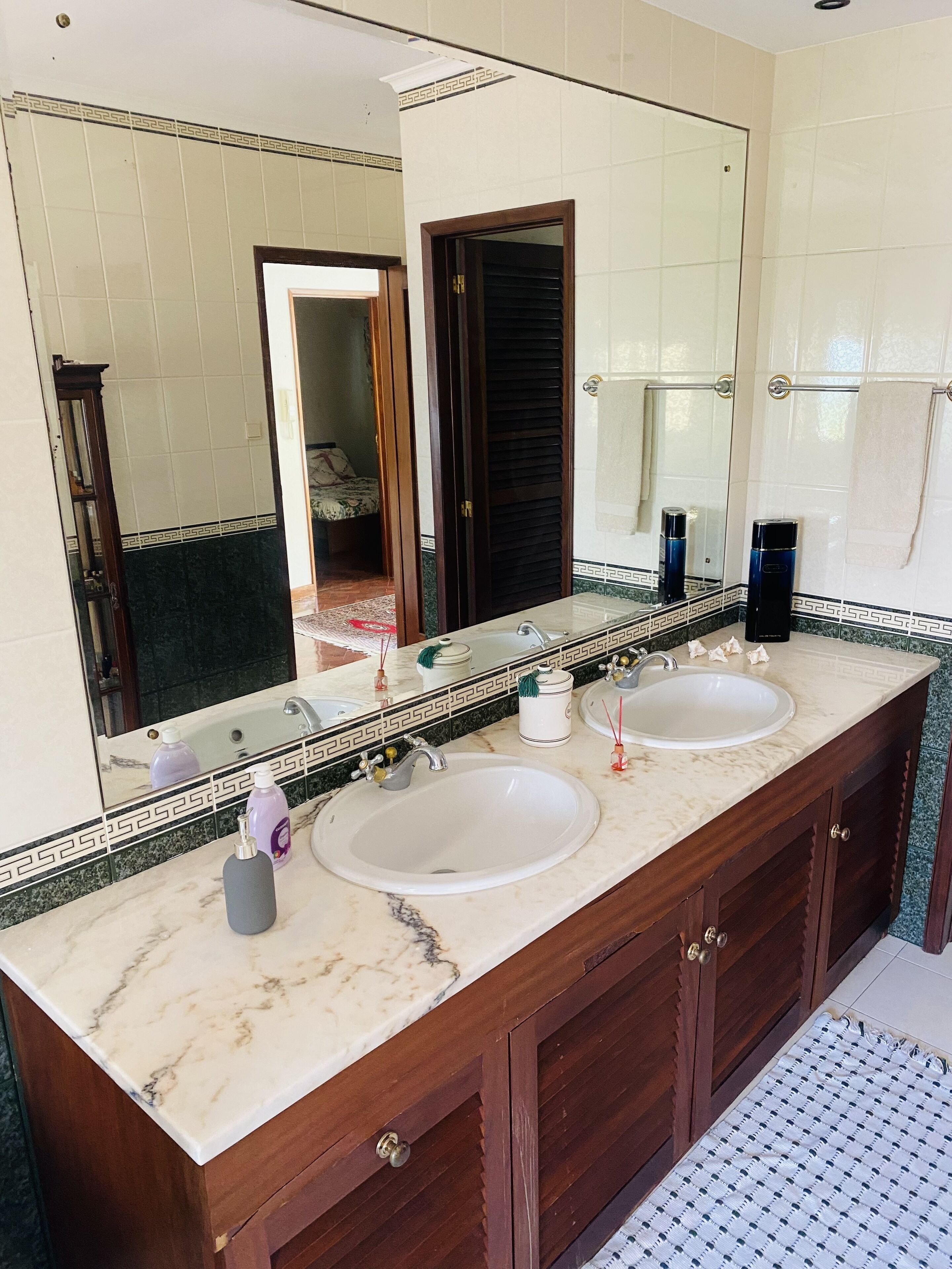 economy room, 1 queen bed | bathroom | hair dryer, bidet, towels, soap