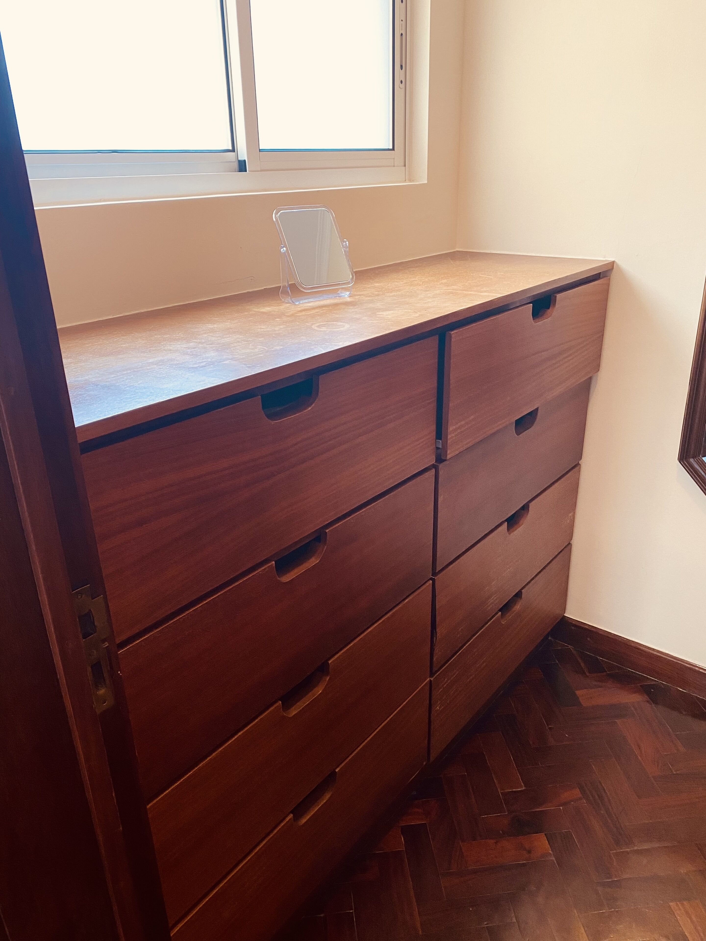 desk, laptop workspace, free wifi, bed sheets