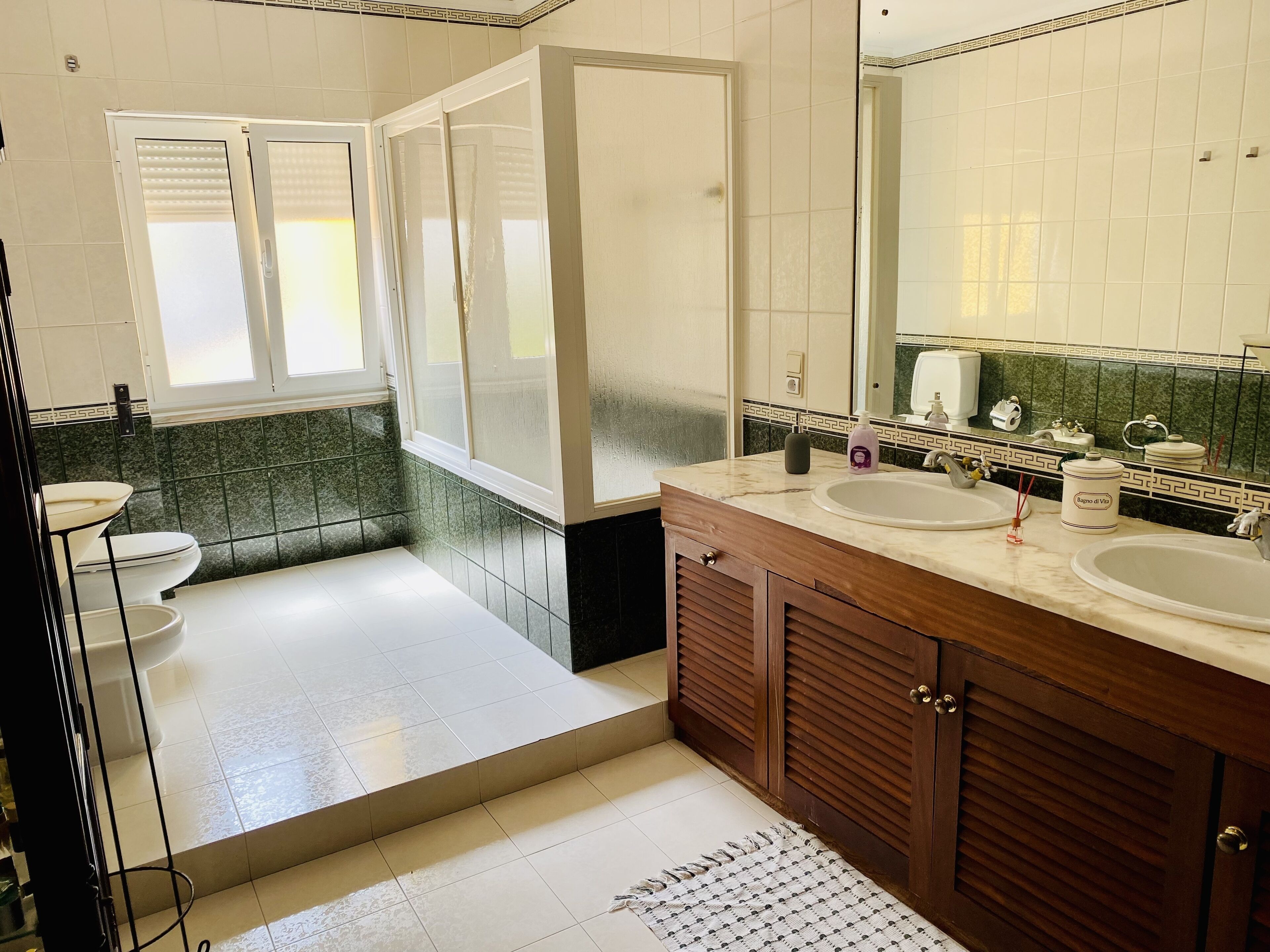 economy room, 1 queen bed | bathroom | hair dryer, bidet, towels, soap