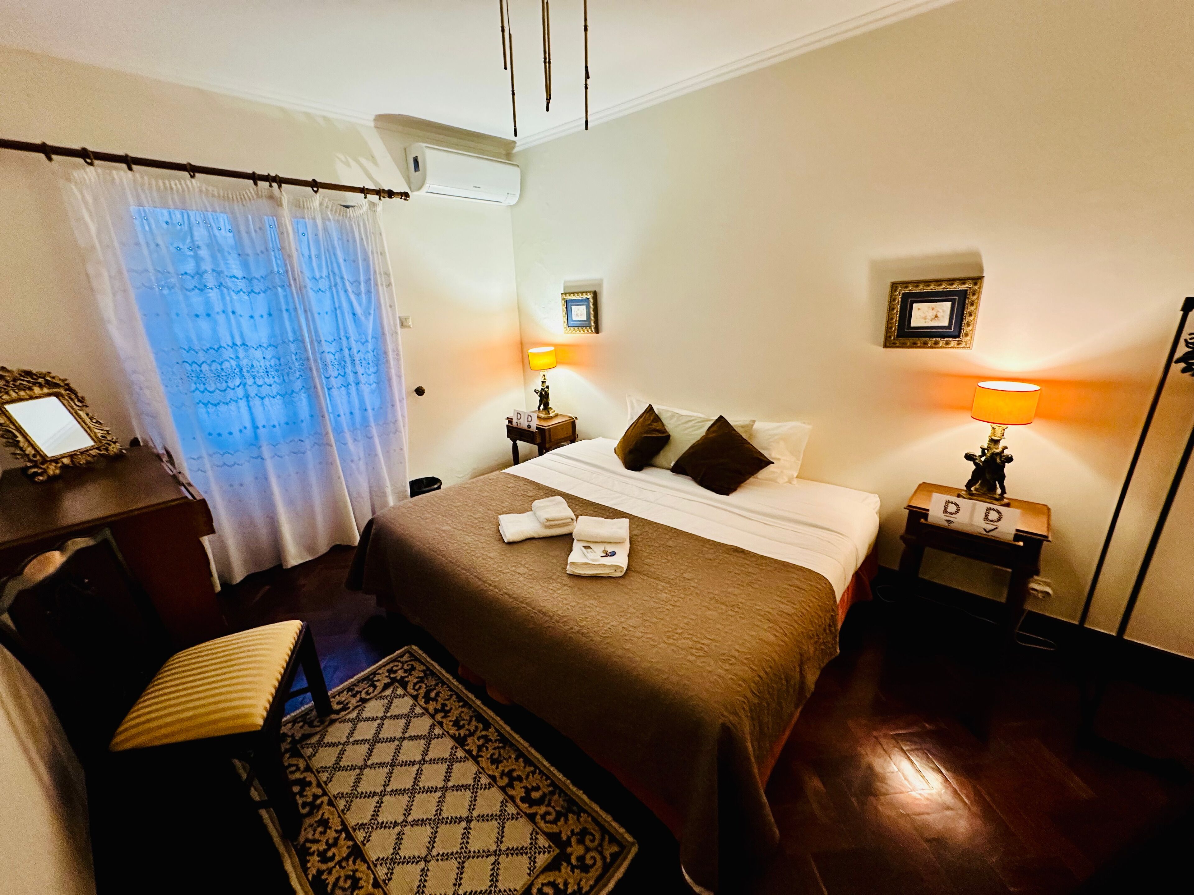 classic house, 4 bedrooms | desk, laptop workspace, free wifi, bed sheets