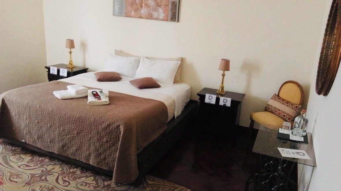 desk, laptop workspace, free wifi, bed sheets