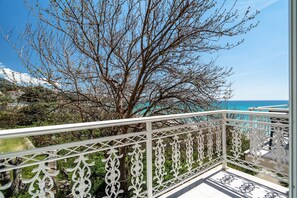 Property grounds - “Angela partial sea view 9” Room with Sea View, Wi-Fi, and Air Conditioning (kefalonia)