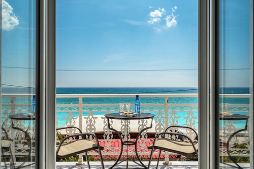 Angela Sea View 4 Room with Sea View, Wi-Fi & Air Conditioning