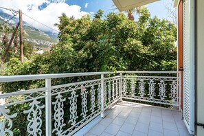 Property grounds - Room “Angela partial sea view 6” with sea view, Wi-Fi, and air conditioning (kefalonia)