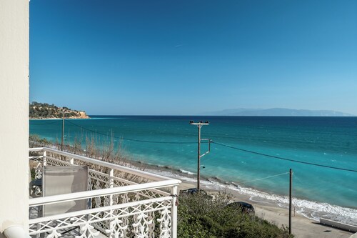 Angela Partial Sea View 3 Room with Sea View, Wi-Fi & Air Conditioning