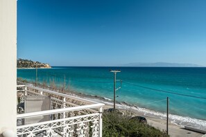 Property grounds - Room “Angela partial sea view 6” with sea view, Wi-Fi, and air conditioning (kefalonia)