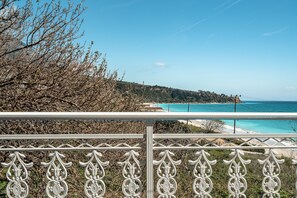 Property grounds - “Angela partial sea view 5” room with sea view, Wi-Fi and air conditioning (kefalonia)
