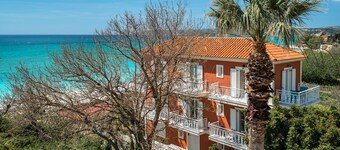 “Angela partial sea view 5” room with sea view, Wi-Fi and air conditioning