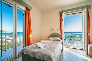 1 bedroom, free WiFi, bed sheets - Room "Angela sea view 4" with sea view, Wi-Fi, and air conditioning (kefalonia)