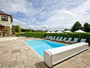 A heated pool - Hewas Water House with Pool, Hot Tub & Games Room (St Austell)
